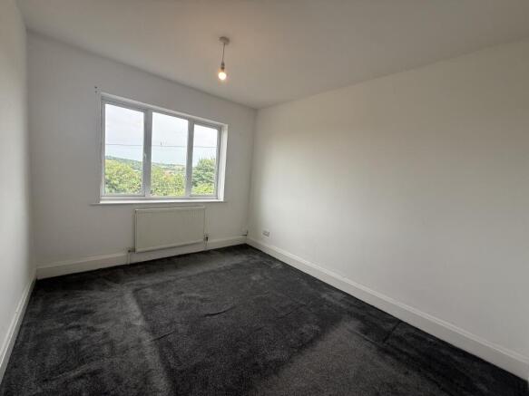 3 bed House to rent Image 12