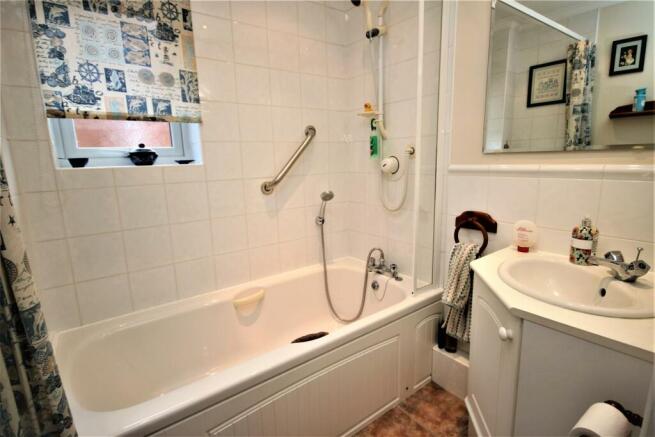 FAMILY BATHROOM: