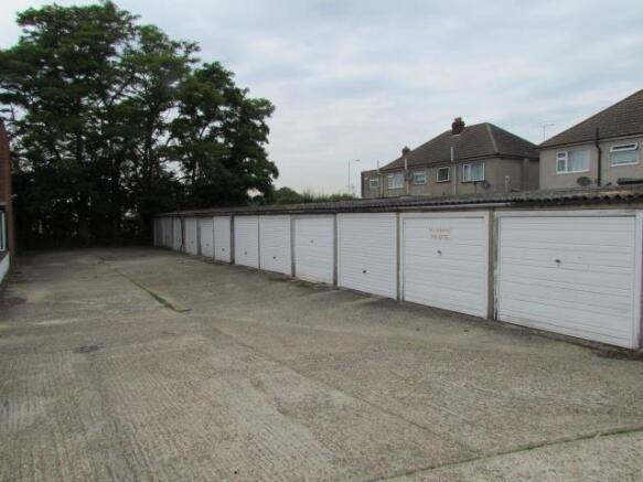 Garage En-Block: