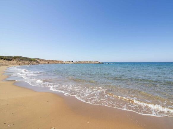Seafront 4-bedroom magnificent resale villa,1,500 m2 plot size,fully furnished.5m x 10 m private pool,gas central heating,stone double garage,Title deed in the owner?s name VAT paid Image 9999 4