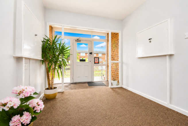 2 bed Flat for sale Image 5