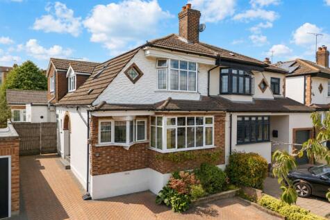 Dukes Avenue, Theydon Bois