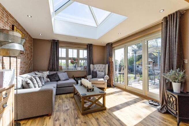4 bed Detached for sale Image 4