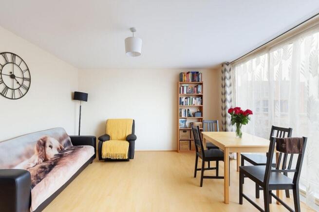 Living Room - For Sale - E16 Barrain London