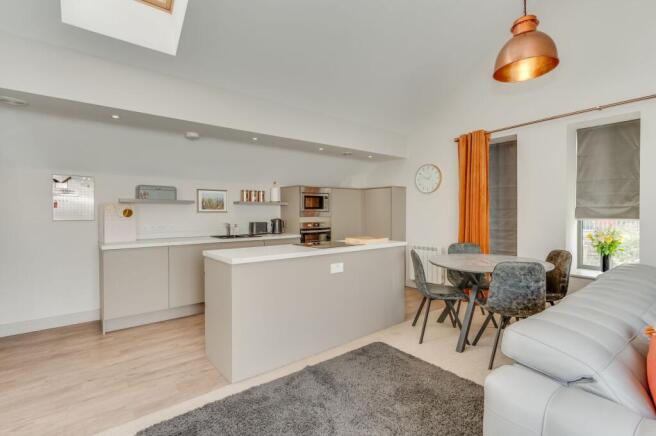 2 bed Flat for sale Image 5