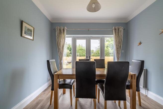 5 bed Detached for sale Image 8