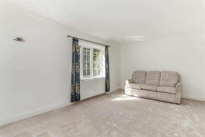 3 bed Semi-Detached for sale Image 4