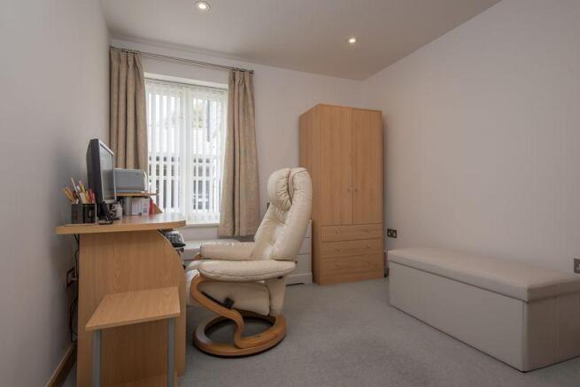 Bedroom 2/study