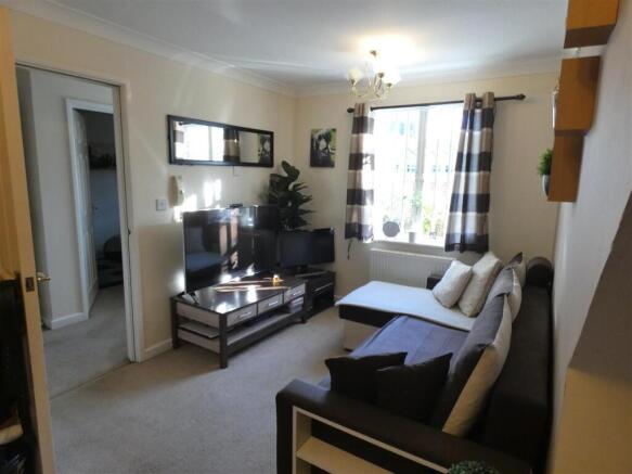 Sitting Room Flat 8.JPG