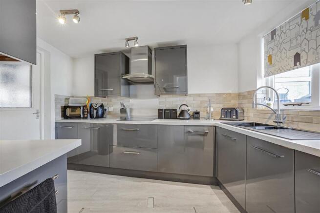 Kitchen 1.jpg
