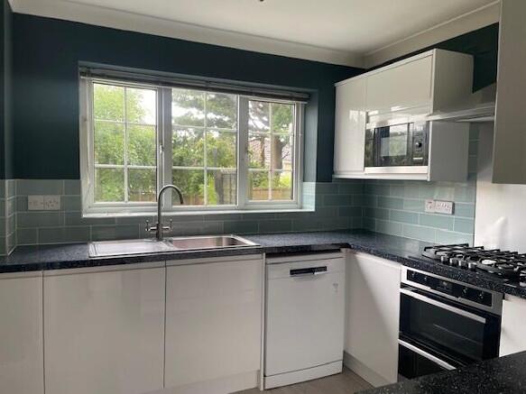 4 bed Detached to rent Image 7