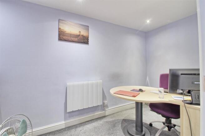 INTERNAL OFFICE/INTERVIEW ROOM