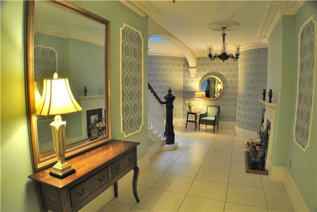 COMMUNAL ENTRANCE