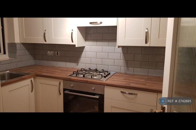 Fully Fitted Modern Kitchen