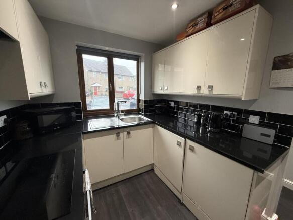 3 bed Semi-Detached for sale Image 4