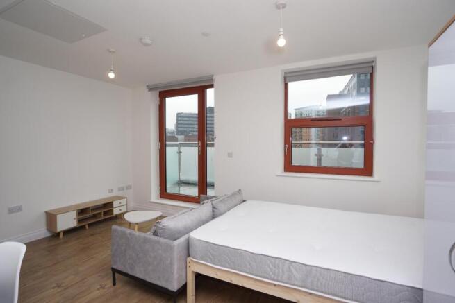 Studio to rent Image 5