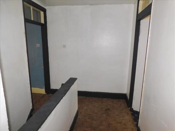 FIRST FLOOR LANDING