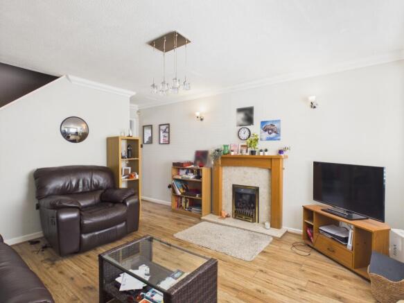 CAM03729G0-PR0280-STILL002