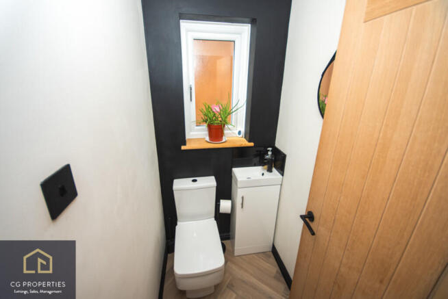 4 bed Detached for sale Image 7
