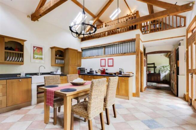 KITCHEN/BREAKFAST ROOM