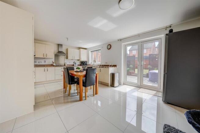 Gwern Close, St Lythans Park, HernCrabtree (32).jp