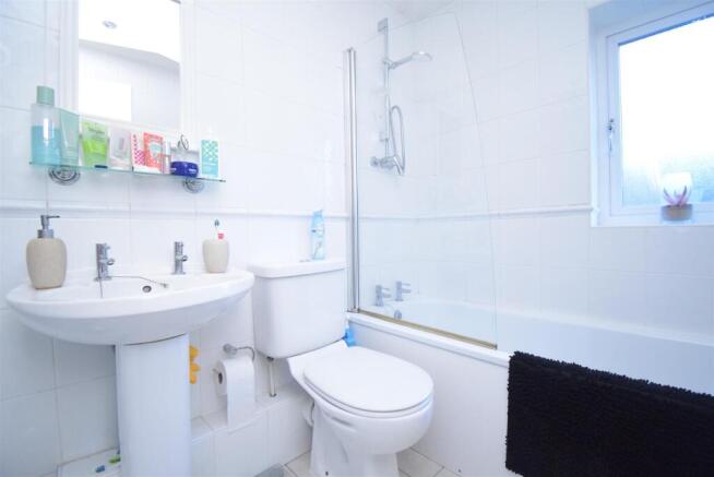 4 bed Detached to rent Image 12
