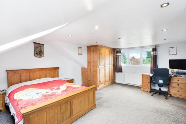 4 bed Semi-Detached for sale Image 5