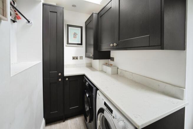 4 bed Semi-Detached for sale Image 7