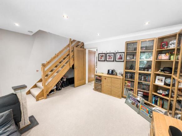 Wharfedale Avenue, Meanwood, Leeds, West Yorkshire photo 4