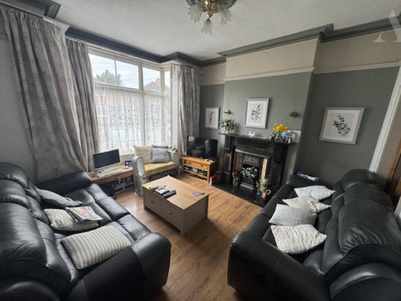 28 Vicarage Road Front Reception.jpeg