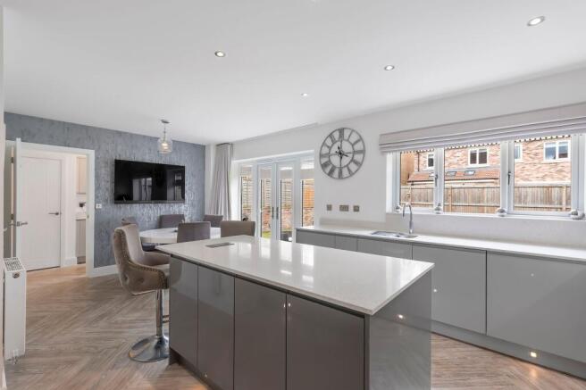 4 bed Detached for sale Image 5