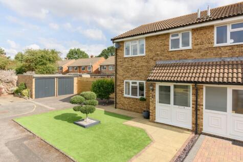 Russet Close, Hersham, KT12