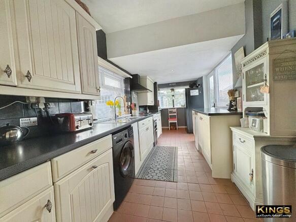 3 bed Semi-Detached for sale Image 9