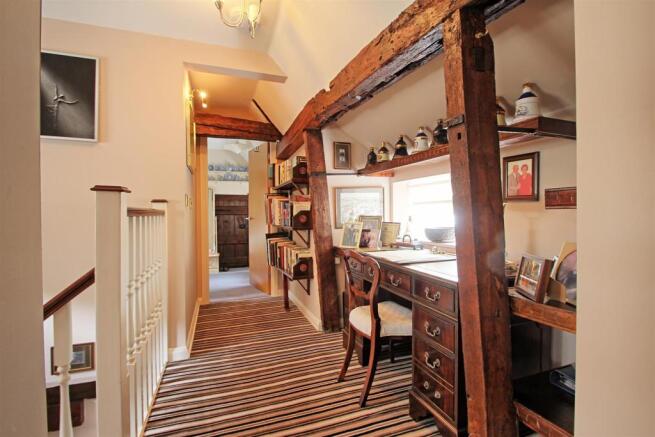 FIRST FLOOR LANDING