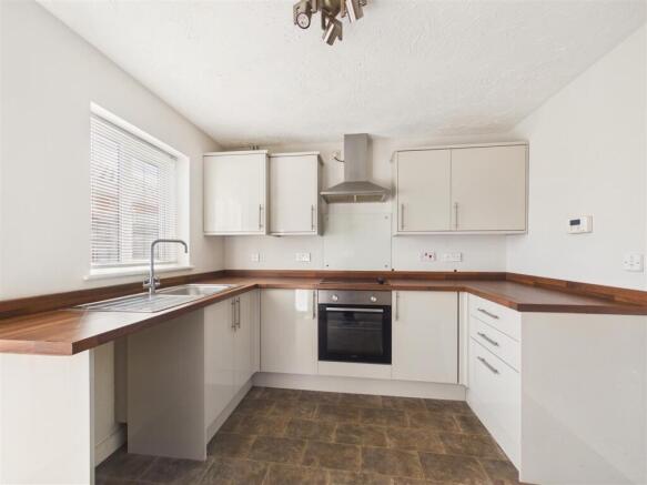 2 bed Semi-Detached for sale Image 5