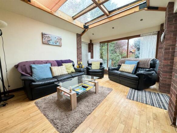 GARDEN ROOM