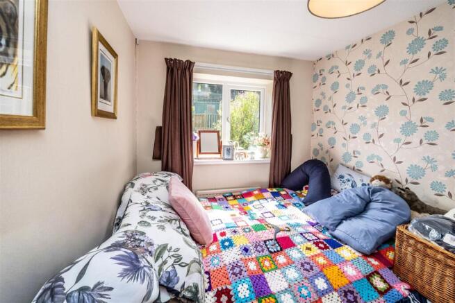 4 bed Detached for sale Image 8