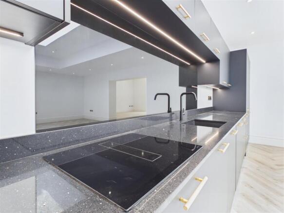 2 bed Apartment for sale Image 6