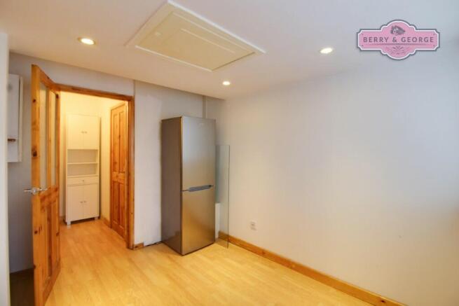  OFFICE / BED 4