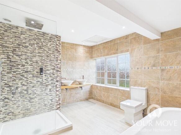 Family Bathroom 1