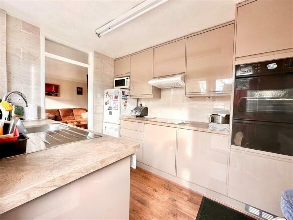 Kitchen1.jpg