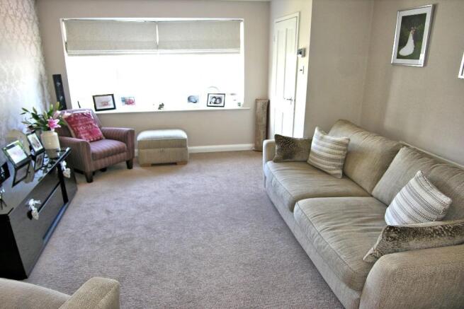 LOUNGE VIEW 3