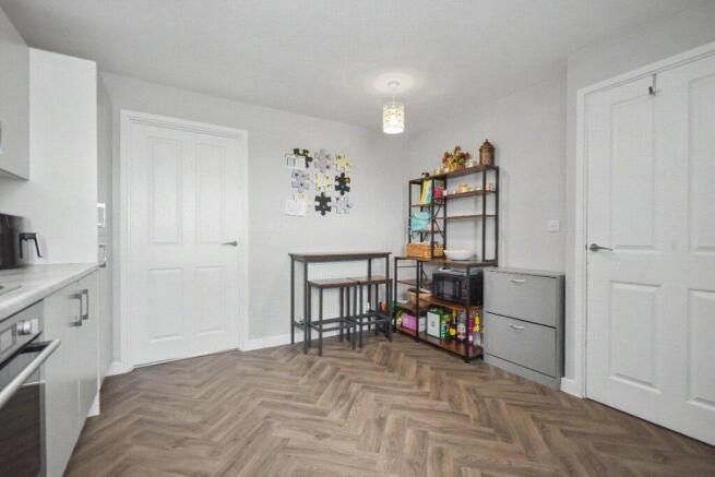 3 bed Semi-Detached for sale Image 11