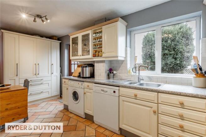 4 bed Detached for sale Image 6