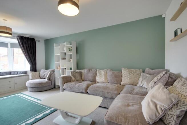 4 bed Detached for sale Image 3