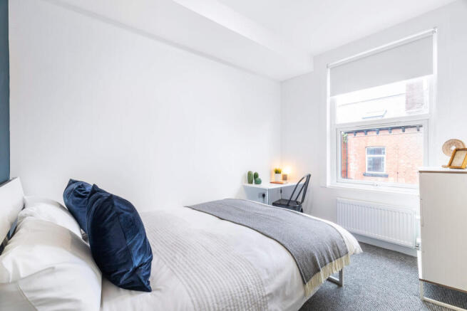 6 bed House to rent Image 9