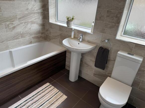 3 bed Semi-Detached to rent Image 8