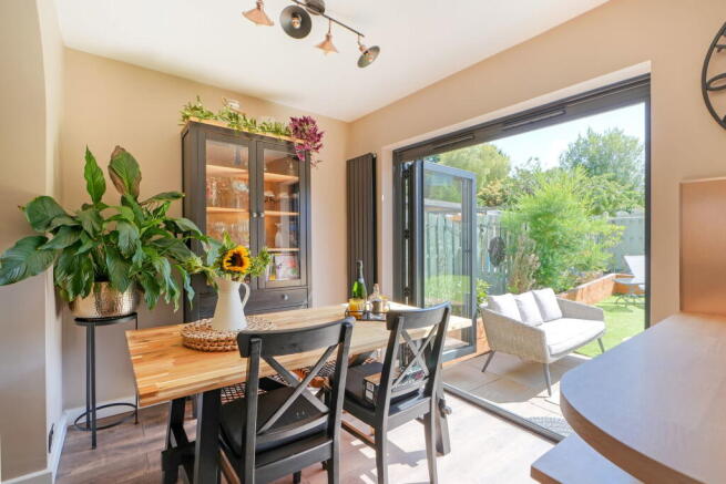 4 bed Semi-Detached for sale Image 9