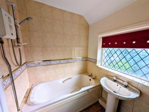 bathroom 2.jpg