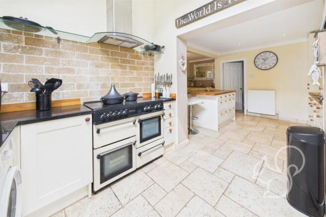 Empress Avenue, West Mersea, CO5 photo 4